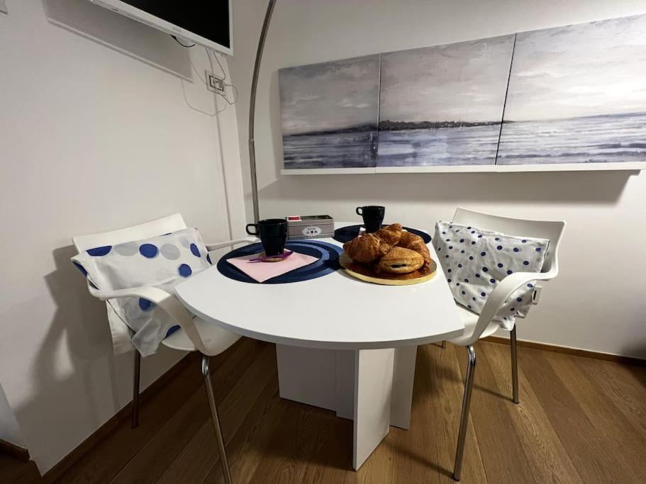 Tiny House In Centro Bari Exterior foto