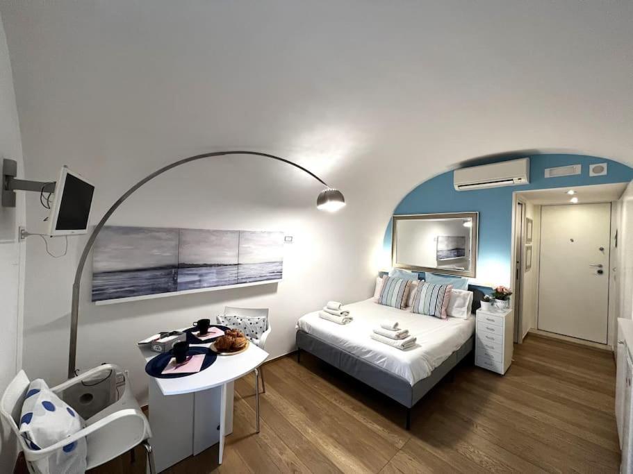 Tiny House In Centro Bari Exterior foto